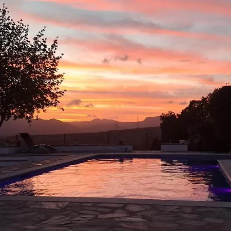 לינה וארוחת בוקר Casa Lore D'or 4*